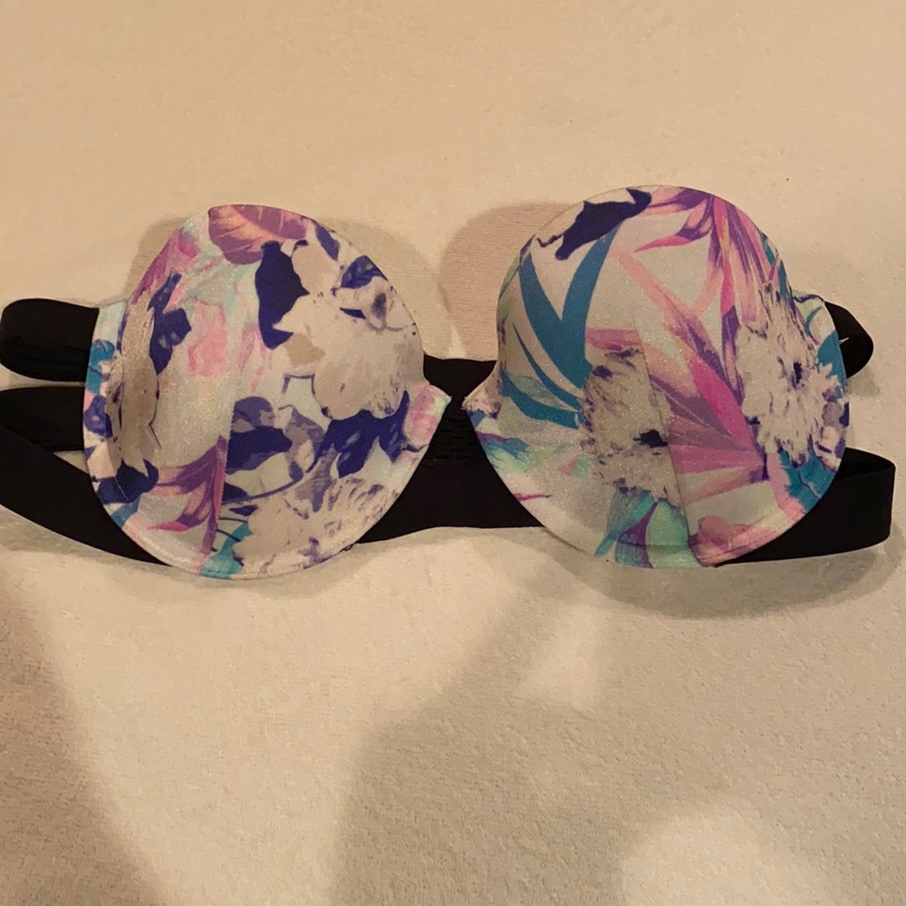 NWOT VS swimsuit top